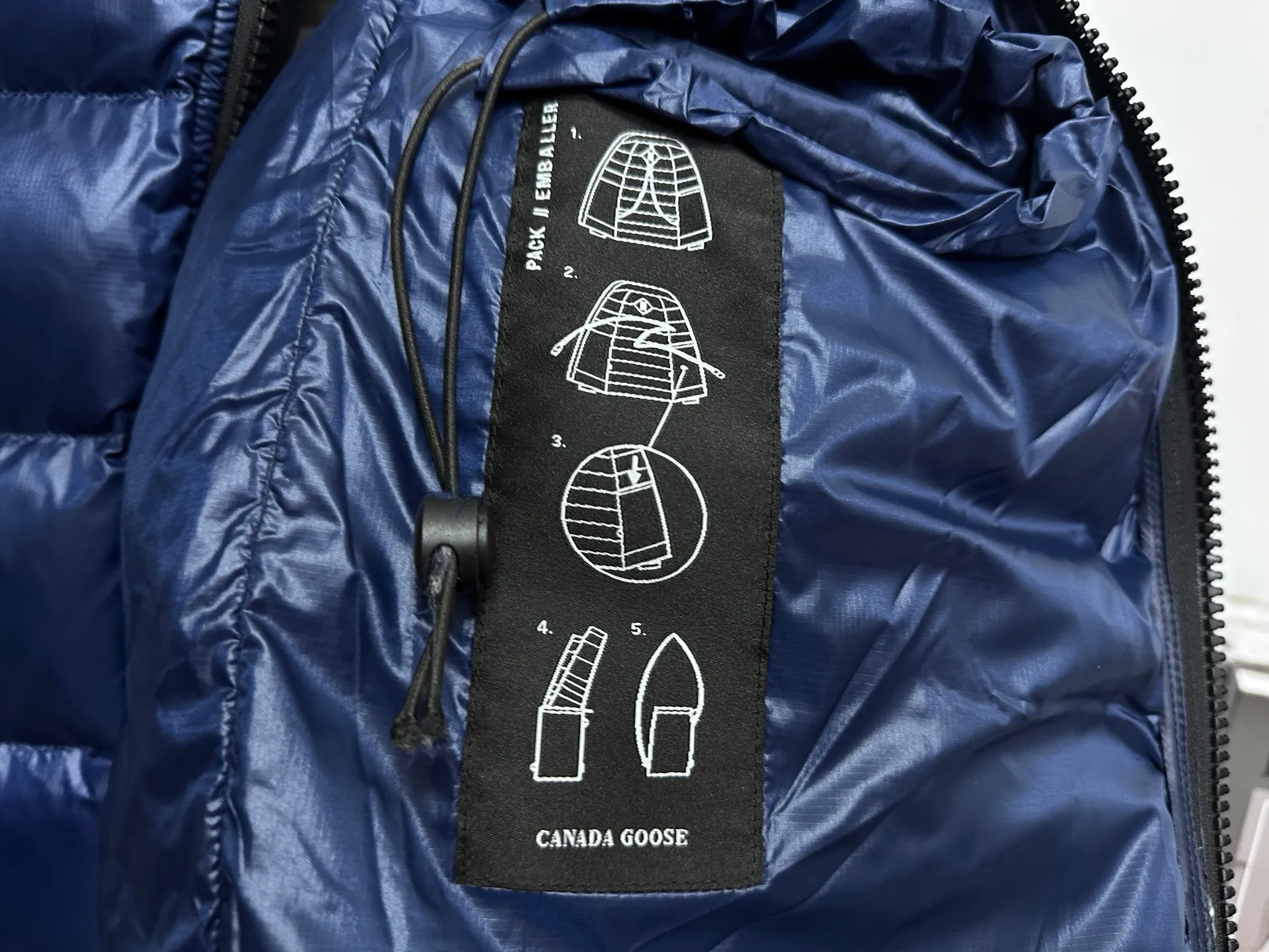 P560 [Canada Goose] CROFTON light down vest R water-repellent treatment Winall windproof fabric 700-fill down capacity Original molding Detailed production The upper body effect is stunning Exclusively available on the Xiaohongshu purchasing platform The highest version on the market Code number: XS-XXL